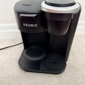 Keurig Black Single Serve Coffee Maker with pot option